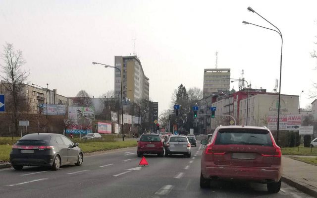 Zderzenie skody z peugeotem w centrum Lublina. Nie ma utrudnień w ruchu (zdjęcia)