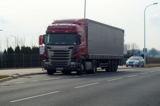 Kierowca ciężarówki wrócił z Włoch. Został zabrany do szpitala z podejrzeniem koronawirusa (zdjęcia, wideo)