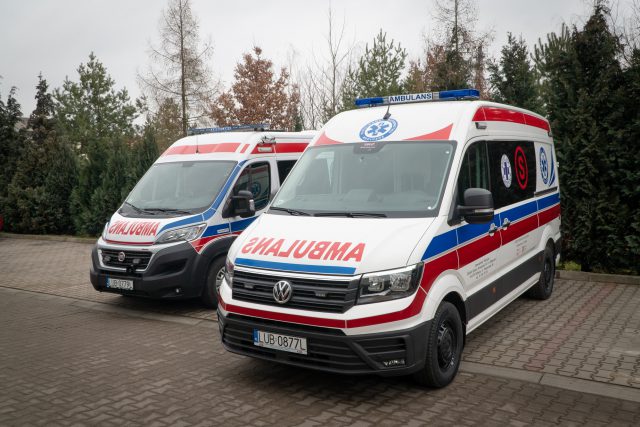 Ratownicy medyczni z Bełżyc otrzymali nowoczesne ambulanse (zdjęcia)