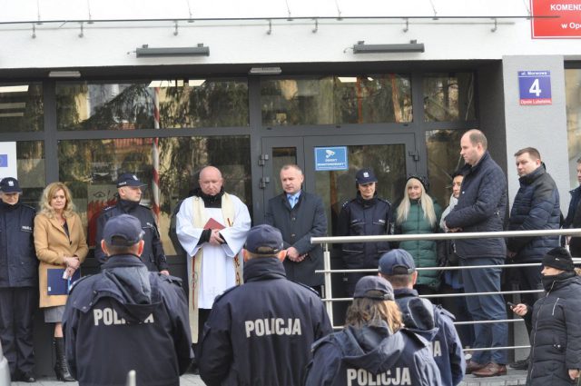 Policjanci z Opola Lubelskiego otrzymali nowe radiowozy. Pomogło wsparcie samorządów (zdjęcia)