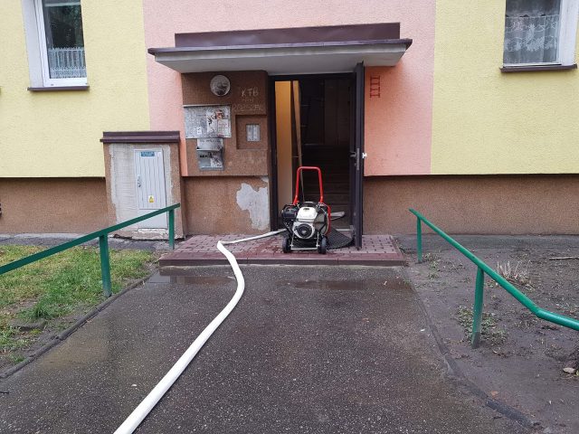 Pożar w bloku na lubelskich Tatarach. W płomieniach stanęła lodówka (zdjęcia)