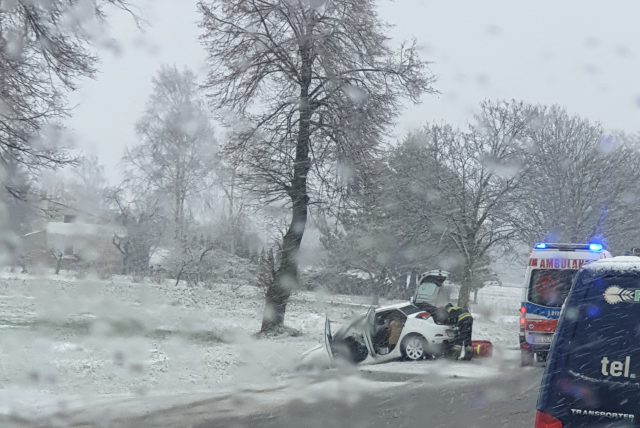 Po opadach śniegu poranny wysyp zdarzeń drogowych w Lublinie i regionie (wideo, zdjęcia)