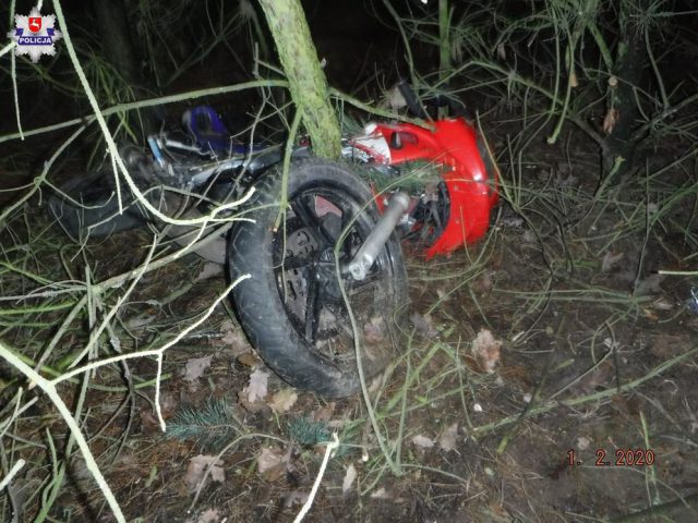 Uderzył motocyklem w drzewa. 18-latek zginął na miejscu (nowe zdjęcia)