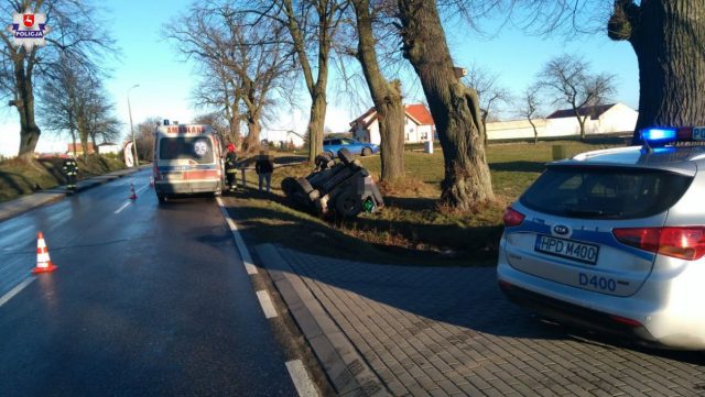 Stracił panowanie nad hyundaiem, dachował w rowie (zdjęcia)