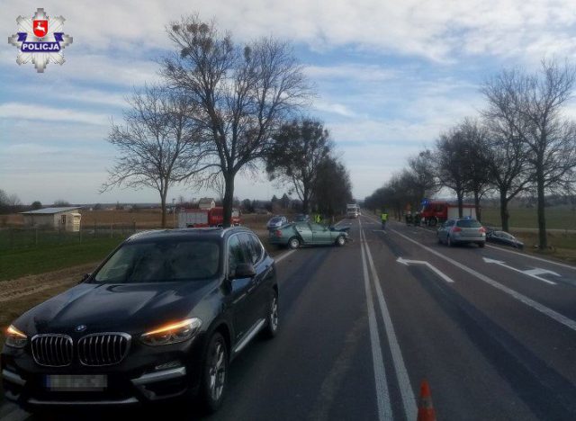 Wyjeżdżała BMW z drogi podporządkowanej, po chwili doszło do wypadku (zdjęcia)
