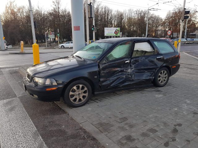 Wypadek na skrzyżowaniu w Lublinie. Są spore utrudnienia w ruchu (zdjęcia)