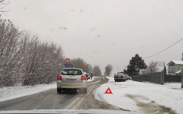 Po opadach śniegu poranny wysyp zdarzeń drogowych w Lublinie i regionie (wideo, zdjęcia)