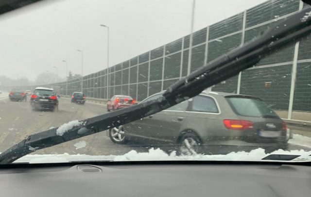 Po opadach śniegu poranny wysyp zdarzeń drogowych w Lublinie i regionie (wideo, zdjęcia)