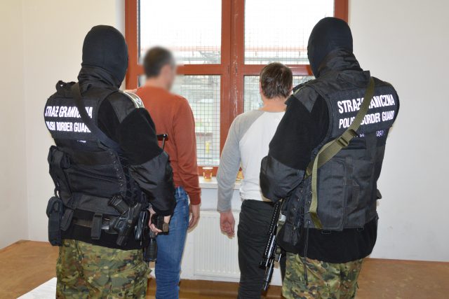 Skradzione przedmioty w BMW. Trzy osoby trafiły do zakładu karnego (zdjęcia)
