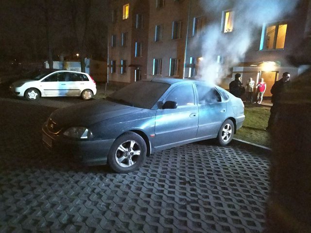 Nocny pożar toyoty w Lublinie. Auto zostało podpalone (zdjęcia)