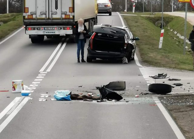 Zderzenie audi i citroena na trasie Lublin – Bełżyce. Są utrudnienia w ruchu (zdjęcia)