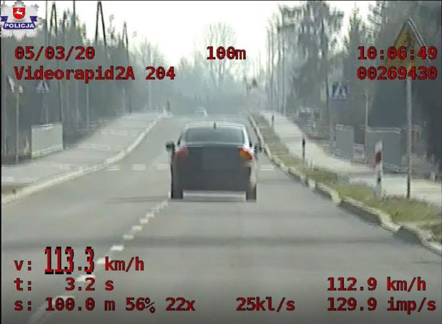 Niebezpieczna jazda w oku policyjnej kamery. Jeden kierowca dostał mandat i punkty karne, dwóch straciło uprawnienia (wideo)