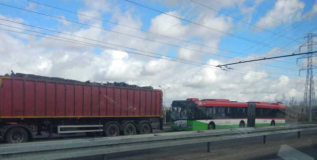Zderzenie autobusu z ciężarówką w Lublinie