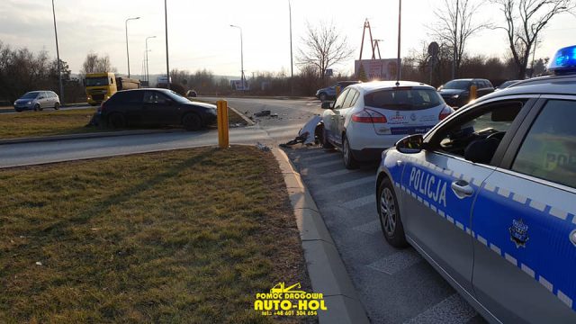 Zderzenie dwóch pojazdów osobowych na krajowej 19 w Kraśniku (zdjęcia)