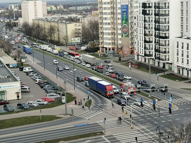 Duże utrudnienia w ruchu po wypadku z udziałem motocyklisty na ul. Krańcowej (zdjęcia)