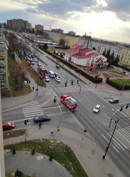 Duże utrudnienia w ruchu po wypadku z udziałem motocyklisty na ul. Krańcowej (zdjęcia)