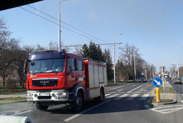 Z kilku stron Lublina płoną trawy. Trzy pożary na terenie miasta, czwarty tuż obok (zdjęcia)