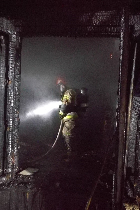 W trakcie akcji gaśniczej strażacy znaleźli zwłoki (zdjęcia)