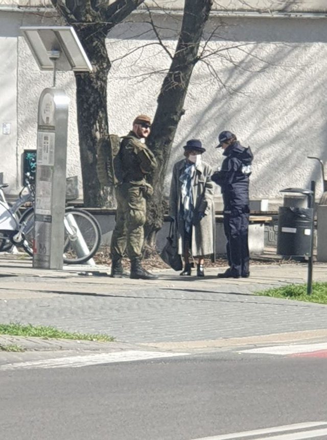 Zdjęcie policyjnej interwencji wobec starszej kobiety w Lublinie obiegło cały kraj (foto)