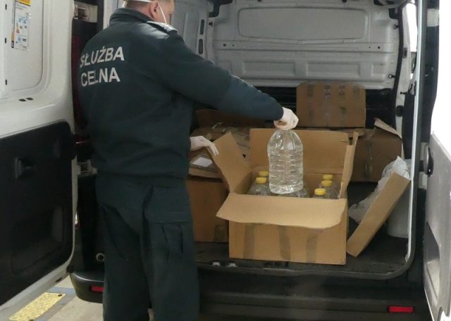 Lubelska Krajowa Administracja Skarbowa przekazała ponad 1000 litrów alkoholu na walkę z koronawirusem (zdjęcia)