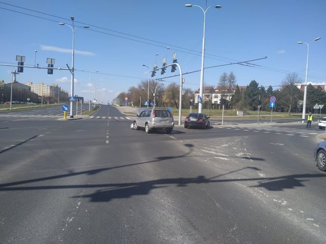 To kolejny groźny wypadek na tym skrzyżowaniu po wyłączeniu sygnalizacji świetlnej (zdjęcia)