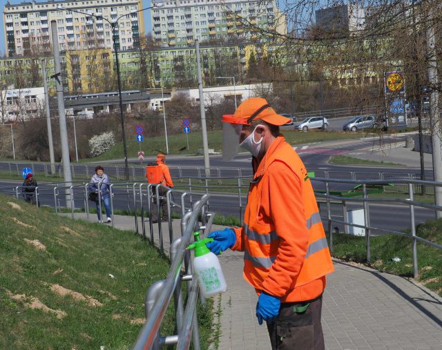 W Lublinie trwa kolejna dezynfekcja. Obejmie parki, skwery i zieleńce (zdjęcia)