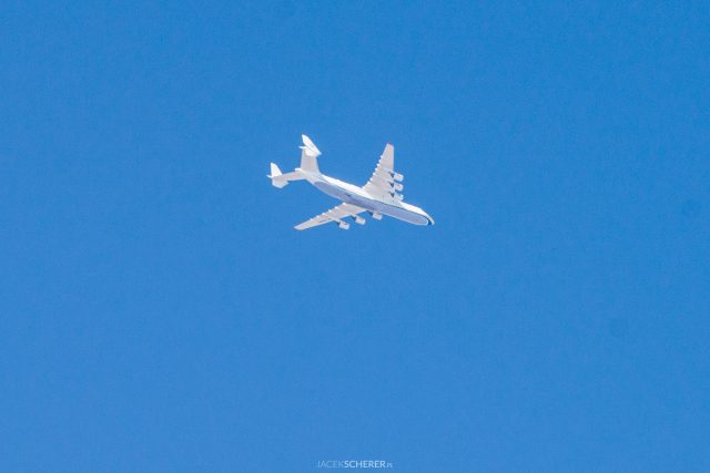 Największy samolot transportowy świata An-225 Mrija nad Lublinem (wideo, zdjęcia)
