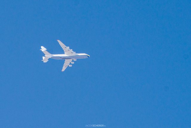 Największy samolot transportowy świata An-225 Mrija nad Lublinem (wideo, zdjęcia)