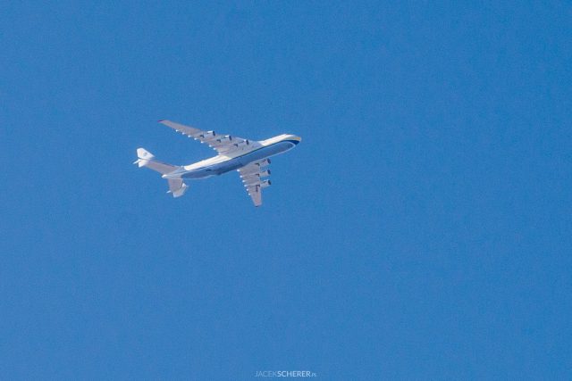 Największy samolot transportowy świata An-225 Mrija nad Lublinem (wideo, zdjęcia)