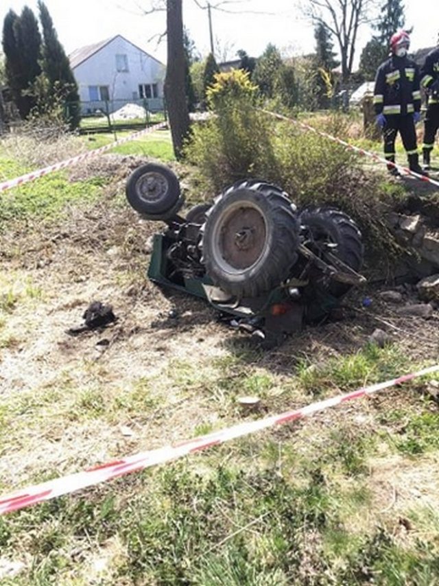 Ciągnik przygniótł traktorzystę. Cztery godziny po zdarzeniu mężczyzna miał w organizmie ponad promil alkoholu (zdjęcia)