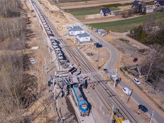 Ponad 6 mln zł strat po wykolejeniu pociągu w Kozubszczyźnie. Na miejscu pracuje specjalna komisja (wideo, zdjęcia)