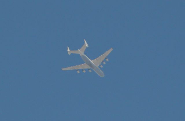 Największy samolot transportowy świata An-225 Mrija nad Lublinem (wideo, zdjęcia)