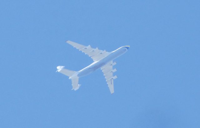 Największy samolot transportowy świata An-225 Mrija nad Lublinem (wideo, zdjęcia)