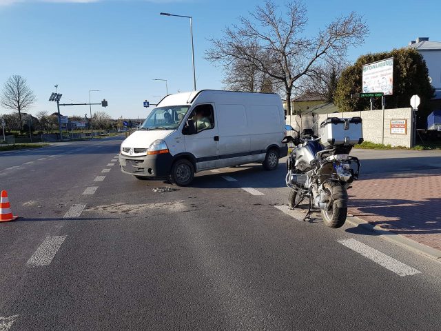 Zajechała drogę motocykliście, doprowadziła do zderzenia (zdjęcia)