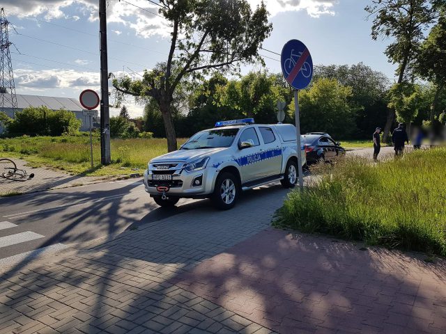 Ścieżka rowerowa się skończyła, wjechał na ulicę i zderzył się z oplem (zdjęcia)