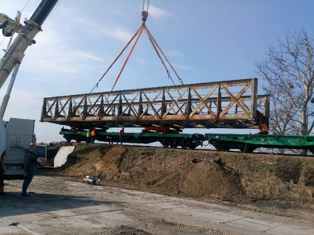 Szlak kolejowy z Roztocza na Podkarpacie został zamknięty. Trwa przebudowa mostów (zdjęcia)