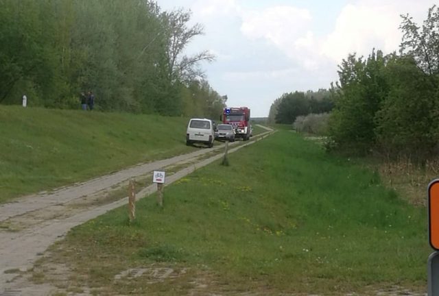 W Wiśle znaleziono zwłoki kobiety. Na miejscu pracują policjanci (zdjęcia)