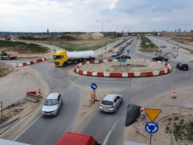 Mniej utrudnień na trasie Lublin – Warszawa. W Kołbieli oddano do użytku wiadukt (zdjęcia)