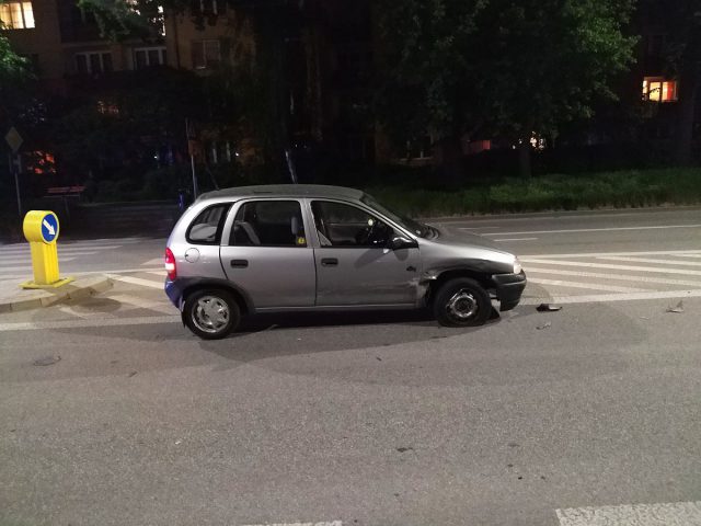 Zderzenie renaulta z oplem na skrzyżowaniu. Kolejne już w tym miejscu (zdjęcia)