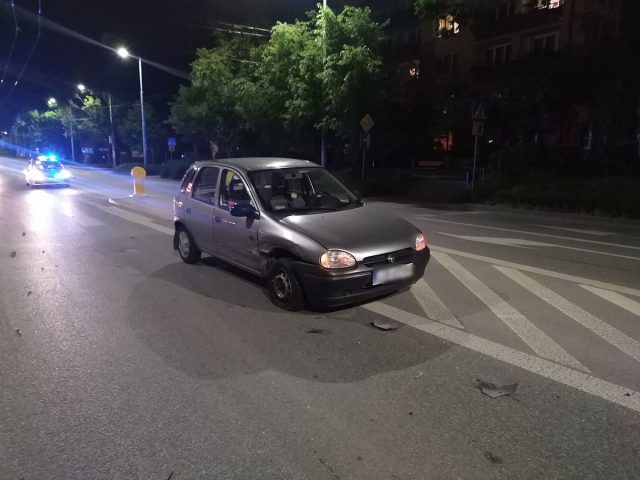 Zderzenie renaulta z oplem na skrzyżowaniu. Kolejne już w tym miejscu (zdjęcia)