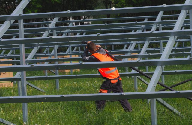 W Lublinie powstaje farma fotowoltaiczna. Energia elektryczna ma trafiać na potrzeby oczyszczalni ścieków (zdjęcia)