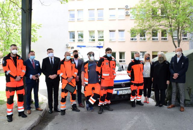 Szpital w Lubartowie otrzymał nowy ambulans. Pojazd sprezentował Urząd Miasta (zdjęcia)