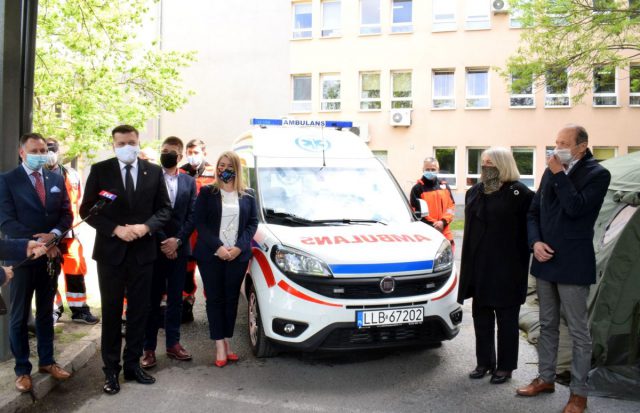 Szpital w Lubartowie otrzymał nowy ambulans. Pojazd sprezentował Urząd Miasta (zdjęcia)