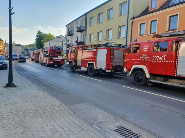 Tragiczny w skutkach pożar budynku wielorodzinnego. Życia mężczyzny nie udało się uratować (zdjęcia)