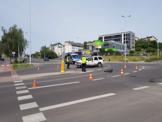 Wjechała jeepem w rowerzystę. Mężczyzna z licznymi obrażeniami ciała trafił do szpitala (zdjęcia)