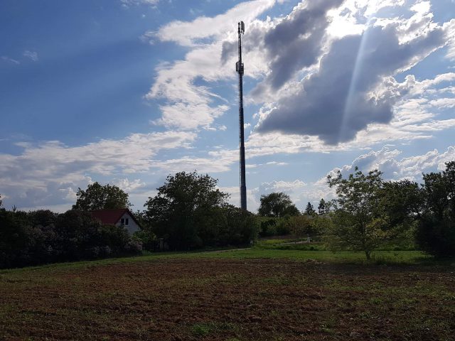 Wieloletnie protesty mieszkańców nie pomogły. W Lublinie powstał kolejny maszt telefonii komórkowej (zdjęcia)