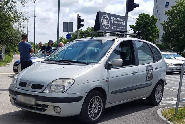 Lublin, Puławy: Starszy mężczyzna wjechał w inne auto. Twierdząc, że nic się nie stało, ruszył w dalszą drogę (zdjęcia)