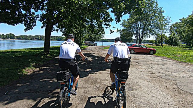 Lubelscy policjanci rozpoczynają letni sezon. Z magazynów wyciągnęli rowery oraz motorówkę