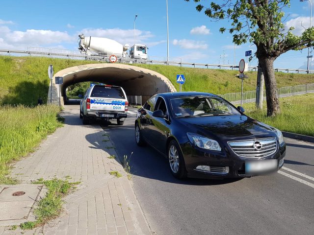 Ścieżka rowerowa się skończyła, wjechał na ulicę i zderzył się z oplem (zdjęcia)