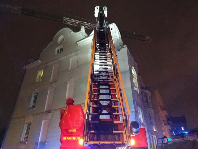 Padało i wiało. Strażacy usuwali konary, zalewało też kamienicę w centrum Lublina (zdjęcia)